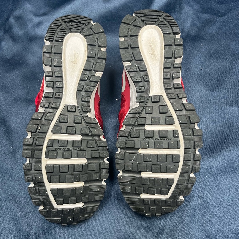 Nike Red and Black Athletic Shoes - Picture 3 of 4